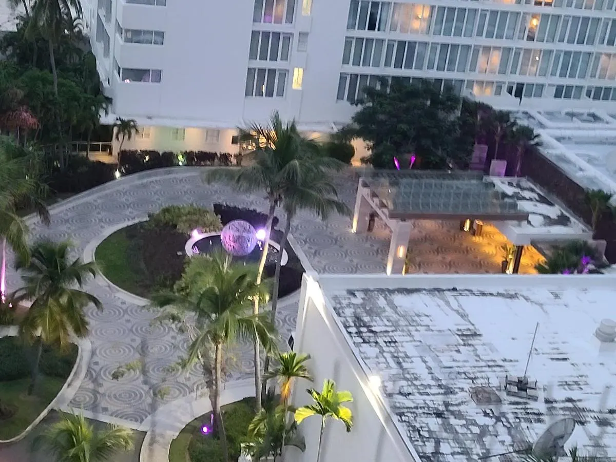 Apartament Beautiful Remodeled Condominiun With An Impecable View To The Beach And City Avenues Walk Distance To The Beach San Juan