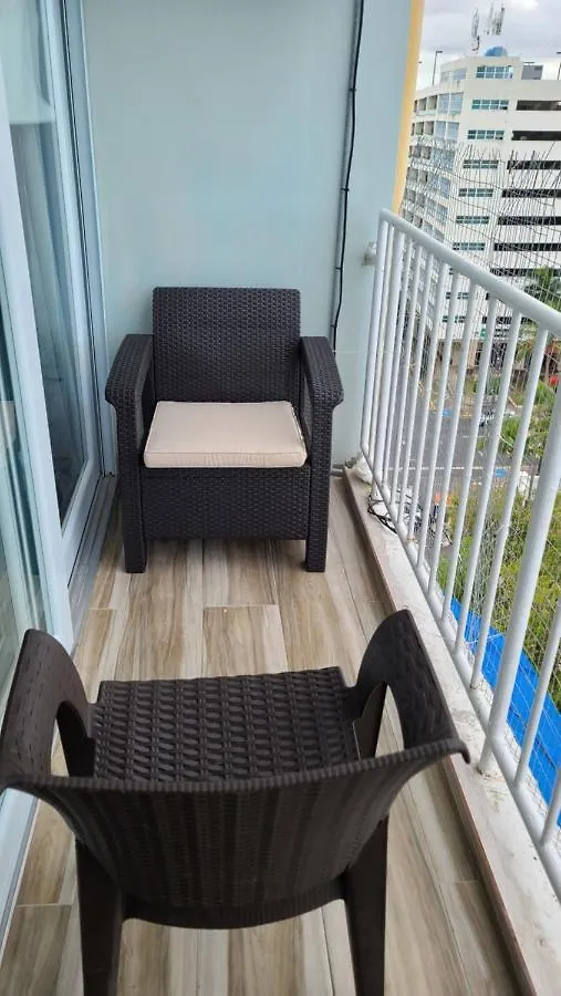 Beautiful Remodeled Condominiun With An Impecable View To The Beach And City Avenues Walk Distance To The Beach San Juan Apartament